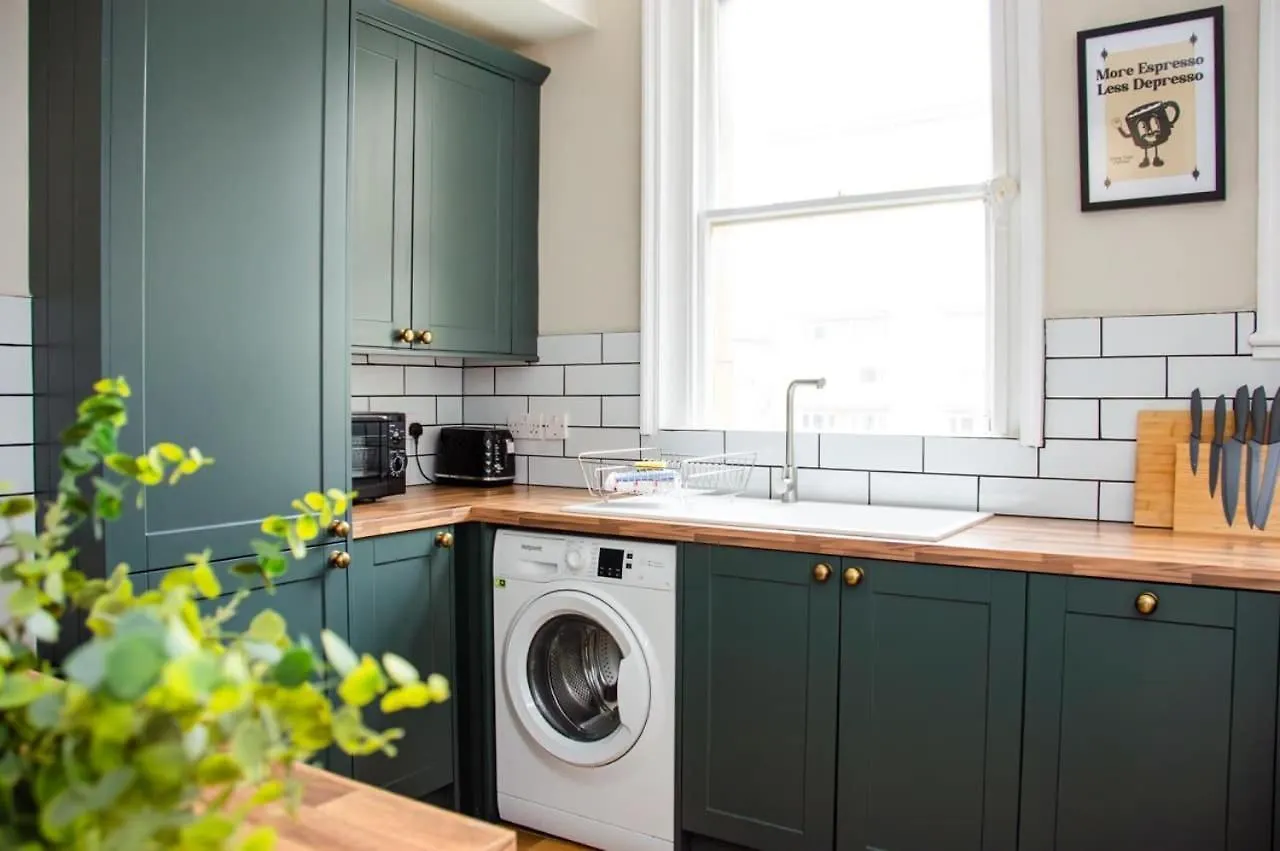 Stunning 3 Bedroom Period City Centre Apartment Bath United Kingdom