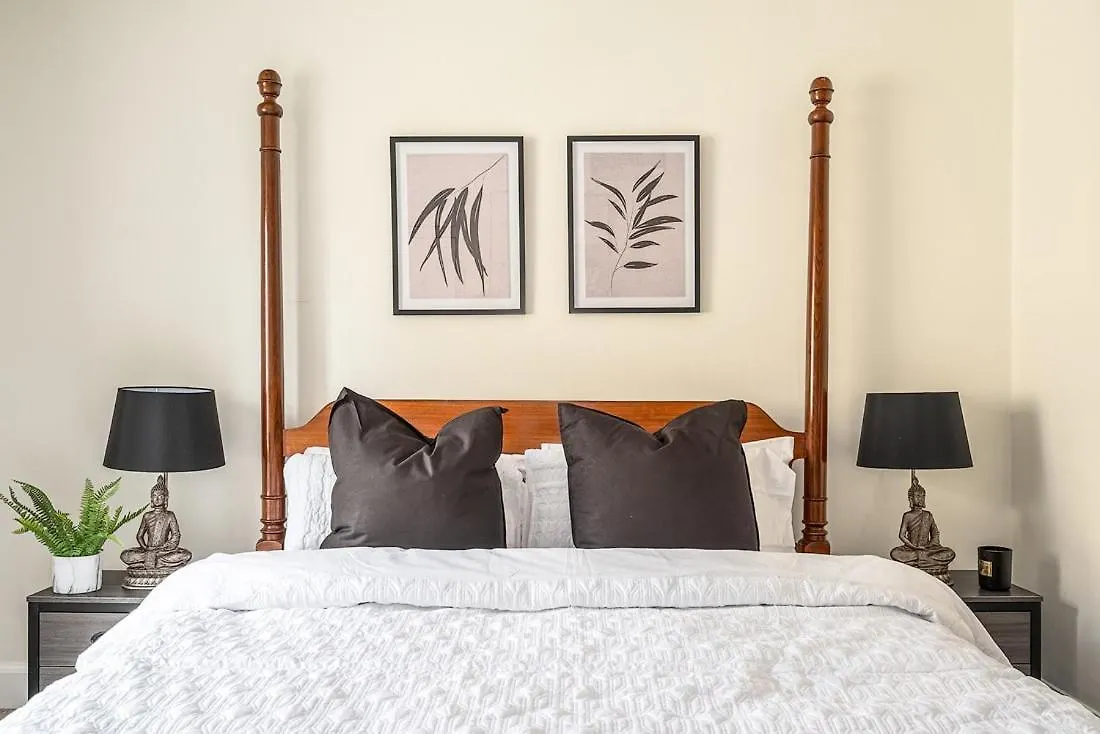 Stunning 3 Bedroom Period City Centre Apartment バース